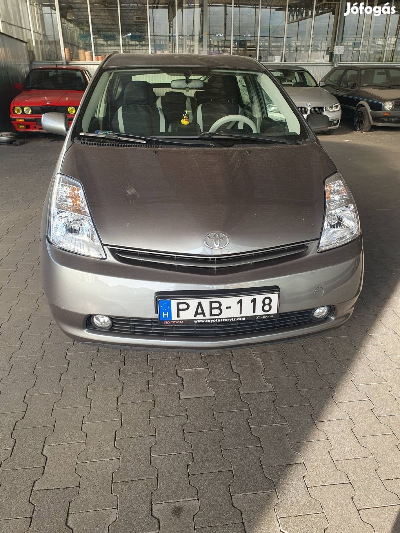 Megválnék Toyota prius 1.5 hybrid autómtól. 