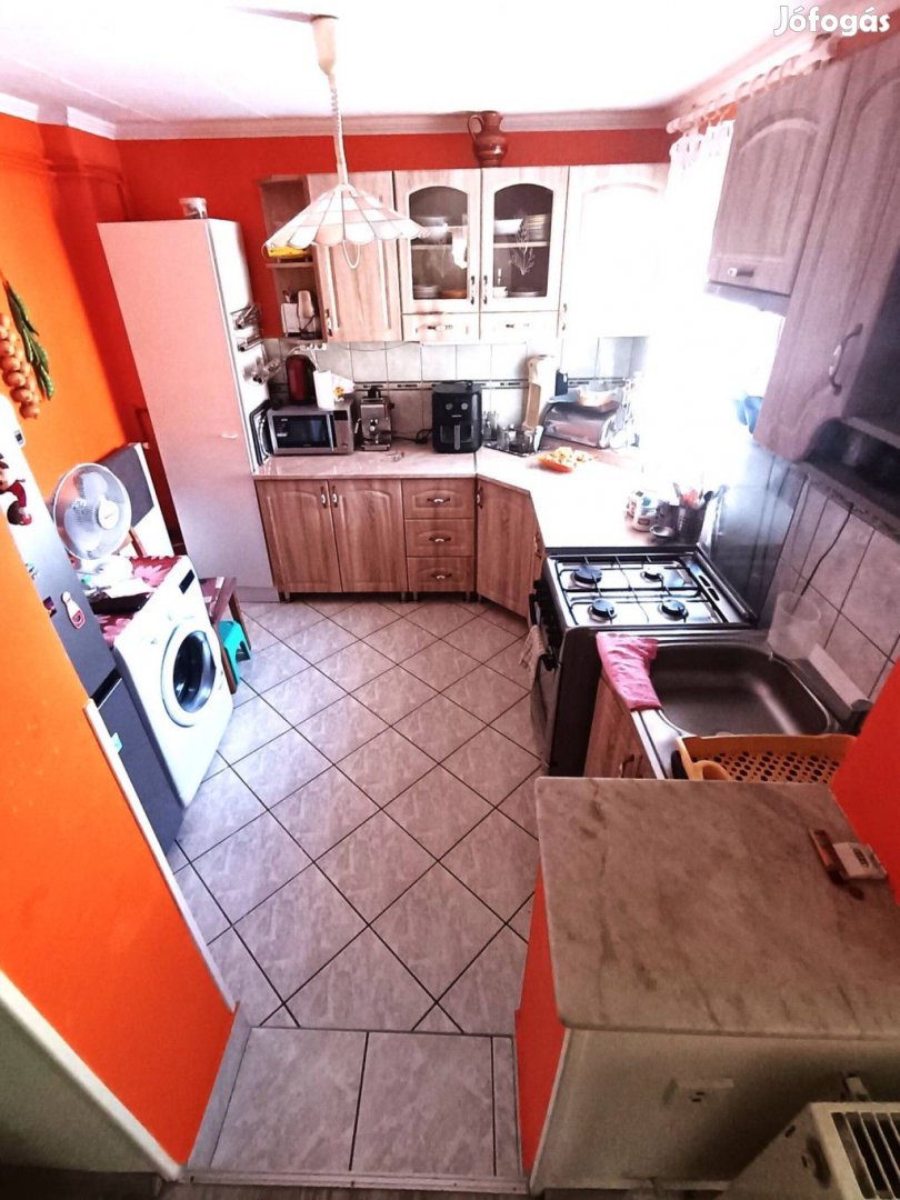 Megvételre kínálom egy 600 m2-es telken elhelyezkedő, Győri-kapui