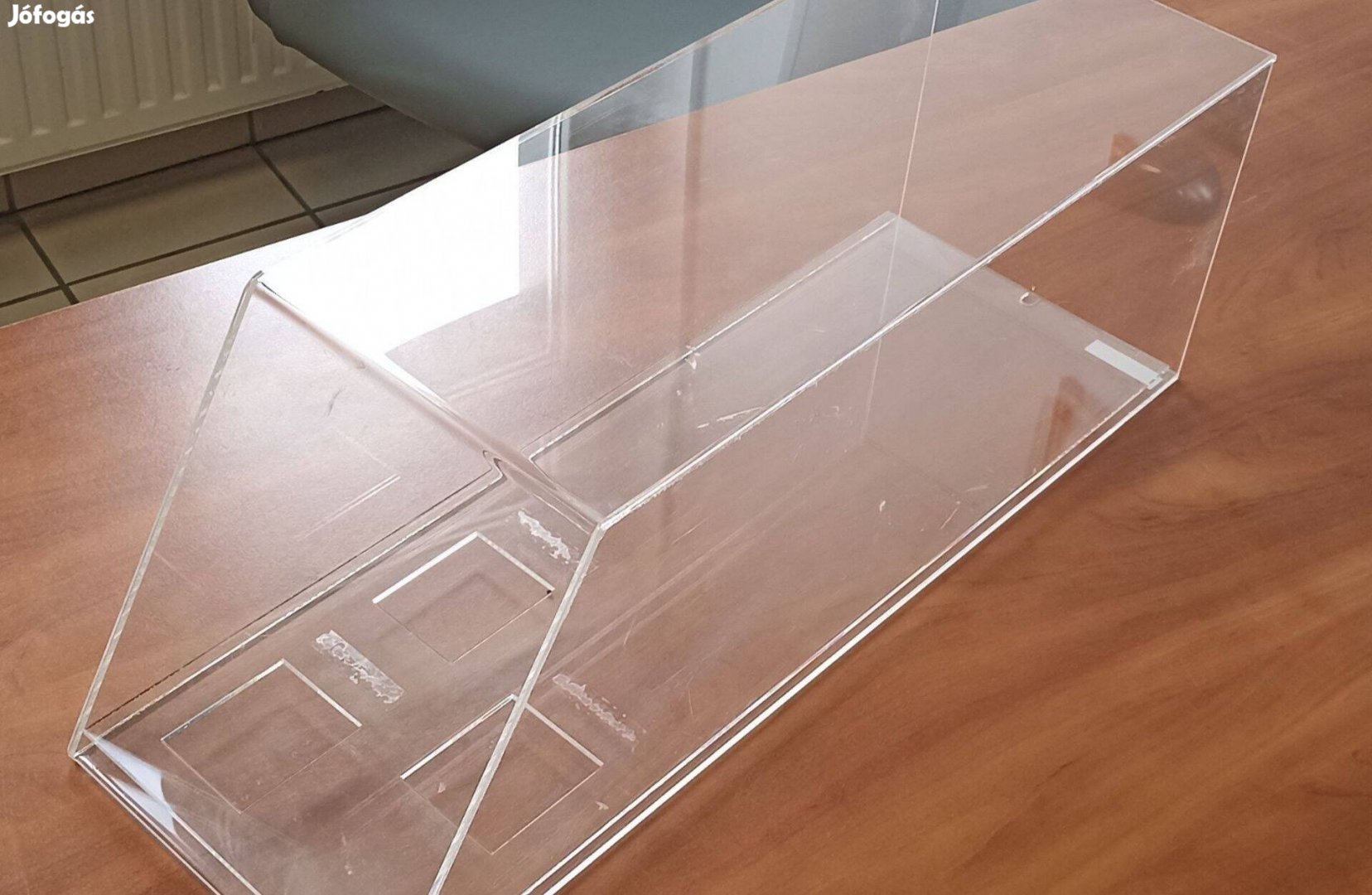 Megvilágítható nagy méretű Akril porálló kiállító vitrin