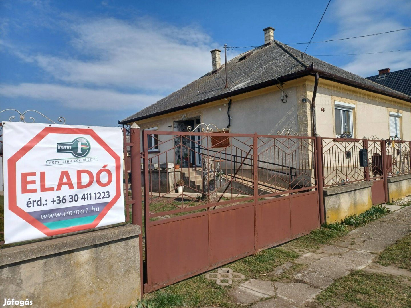 Megyaszón eladó egy belülről felújított családi ház!