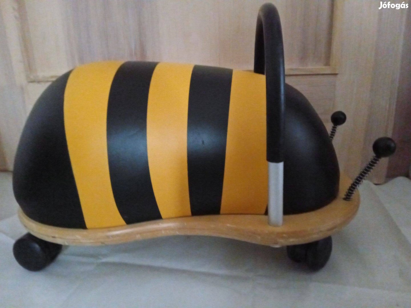 Méhecske gurulós járgány (wheely bug)