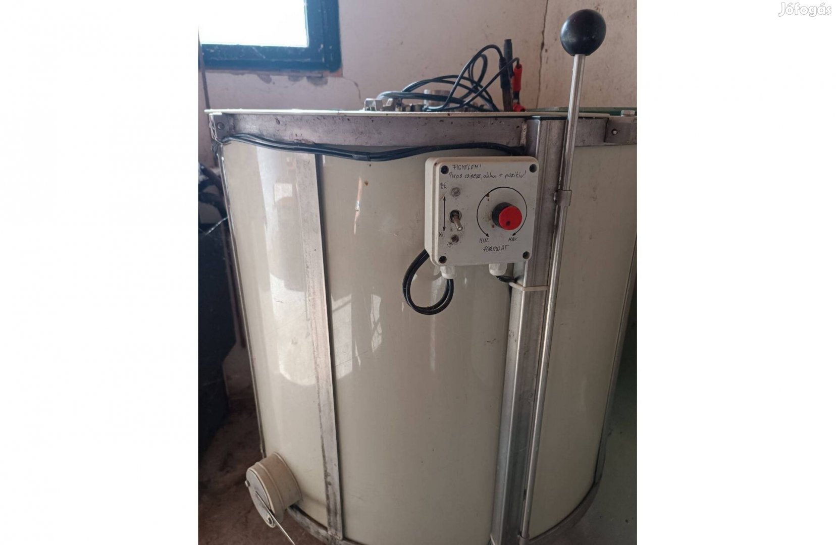 Méhész pergető Rácz 12v-os sugaras 24 keretes