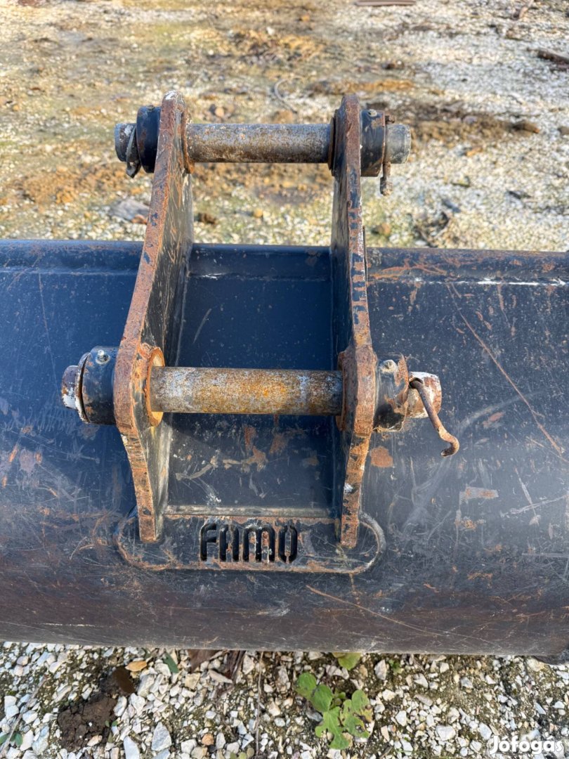 Mélyásó körmös kanalak