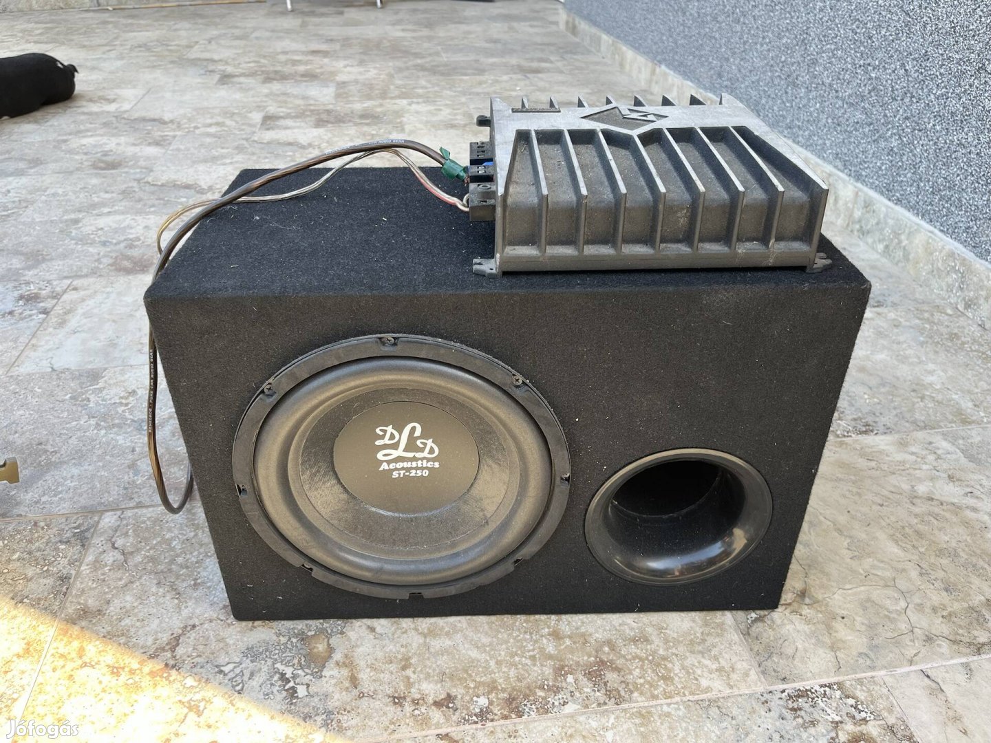 Mélynyomó subwoofer erősítő hangfal 