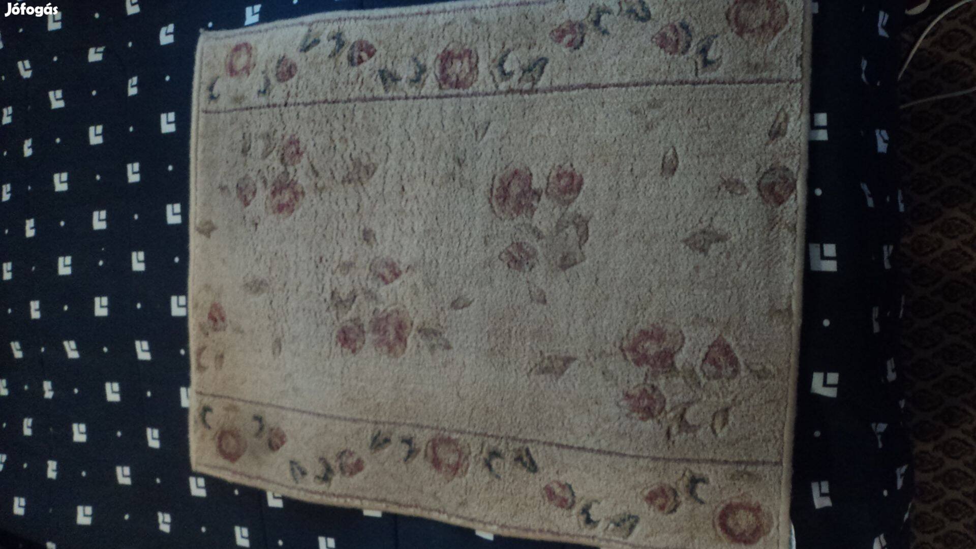 Mélytisztított kis szőnyeg