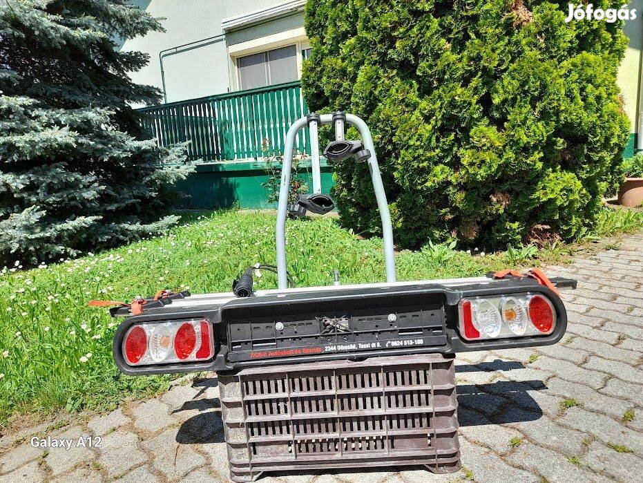 Menabo vonóhorogra rögzíthető kerékpárszállító. 2db kerékpárra