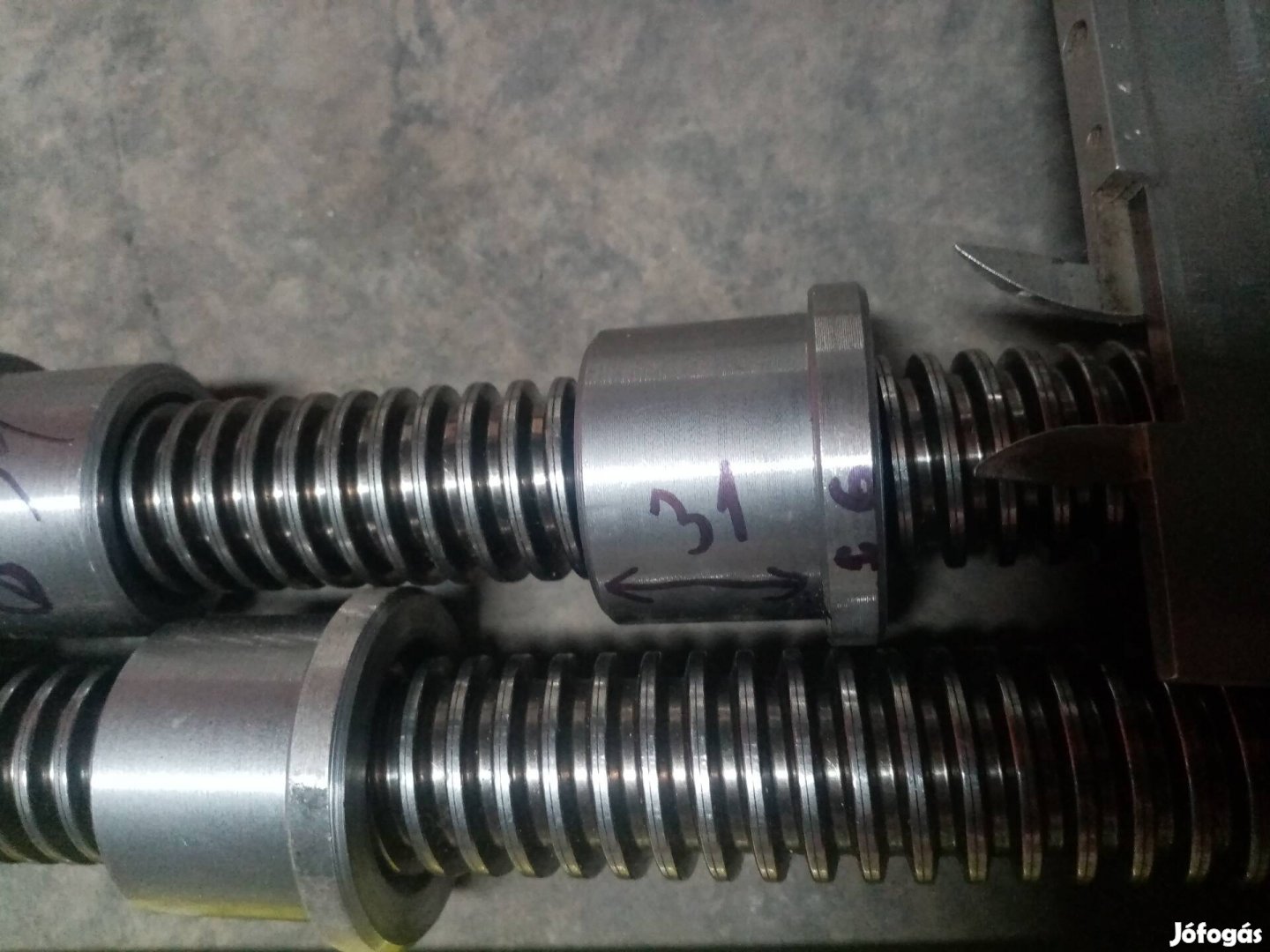 Menetes szár anyaval