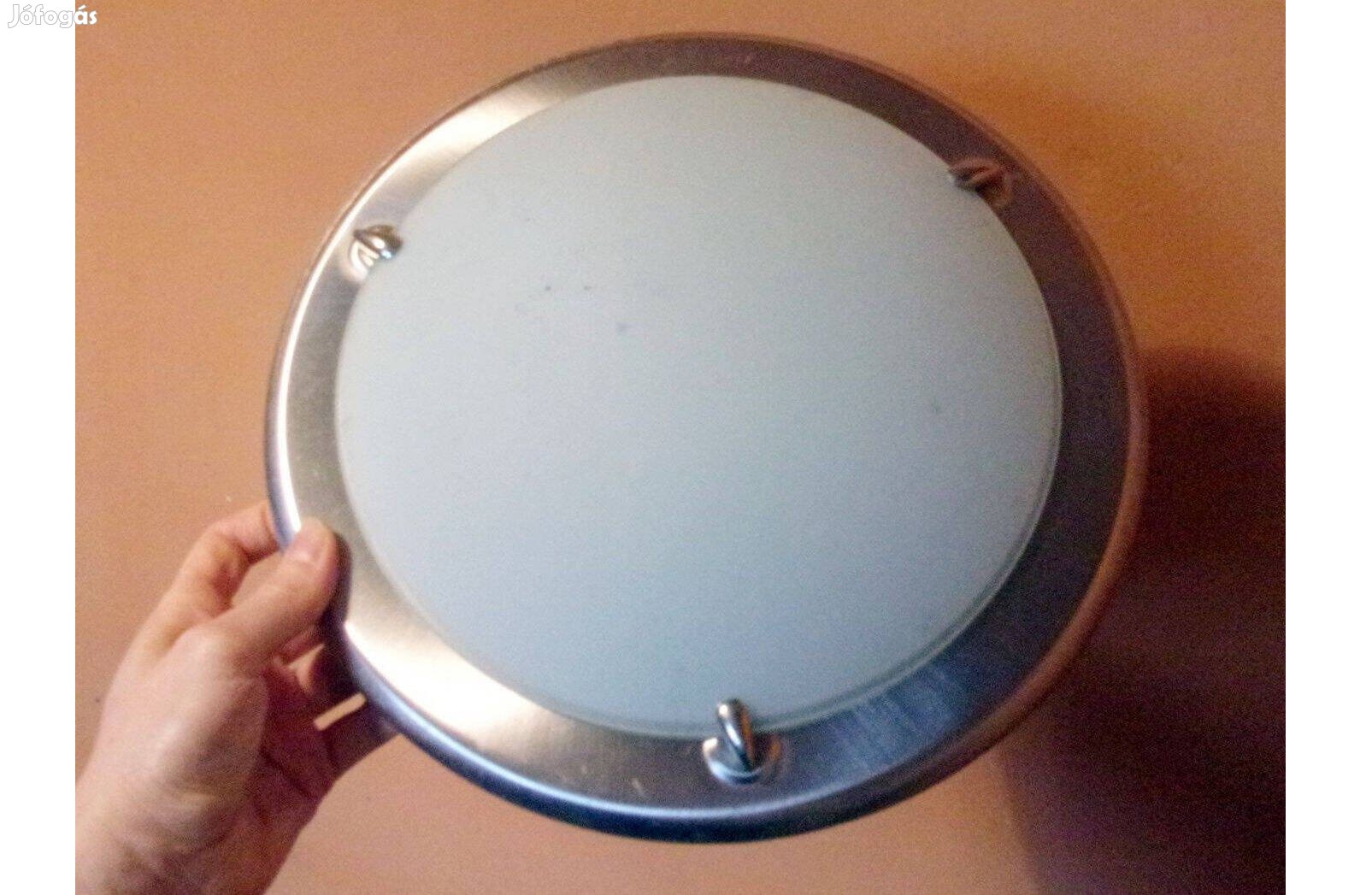 Mennyezeti lámpa UFO lámpa Újpest központ közelében