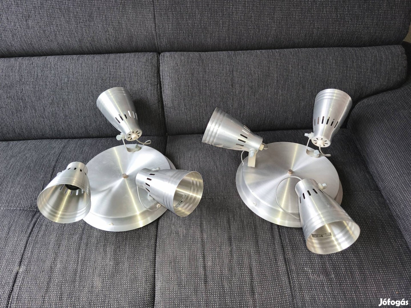 Mennyezeti lámpák eladók.