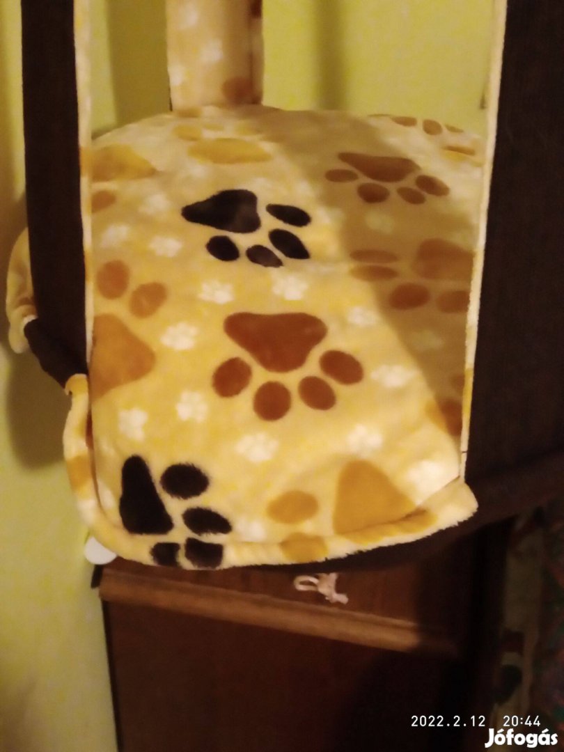 Mennyezetre rögzithető macska játszó 150cm magas 15000ft