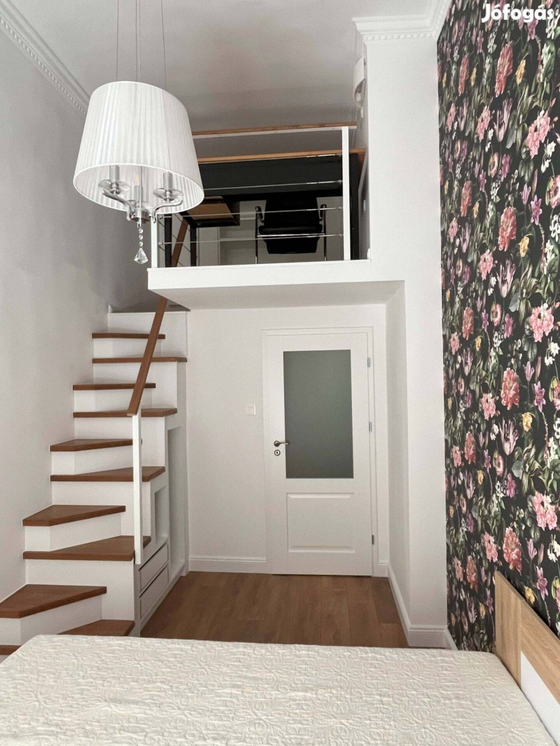 Menő, Galériás Lakás Kiadó A VI. Kerület Szívében- Ideális