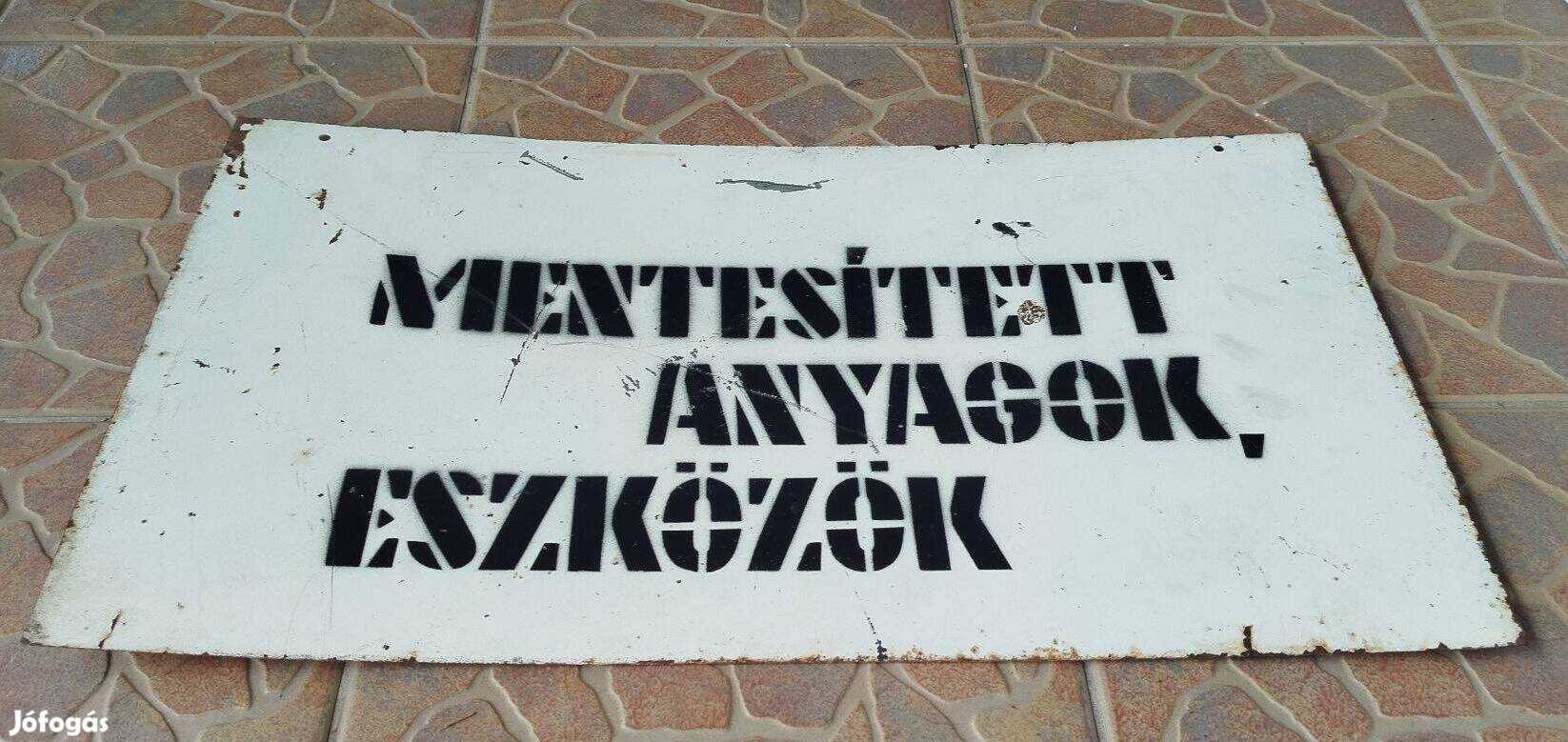 Mentesített Anyagok, eszközök. Régi festett lemeztábla