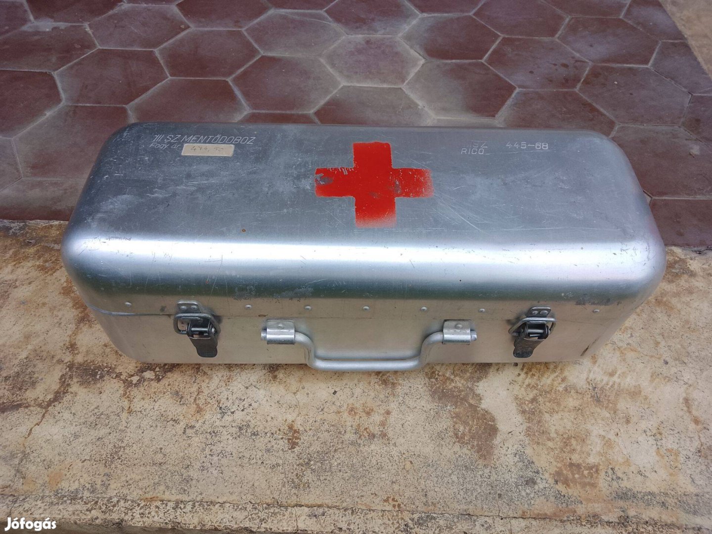 Mentődoboz, aluminium kitűnő állapotban eladó