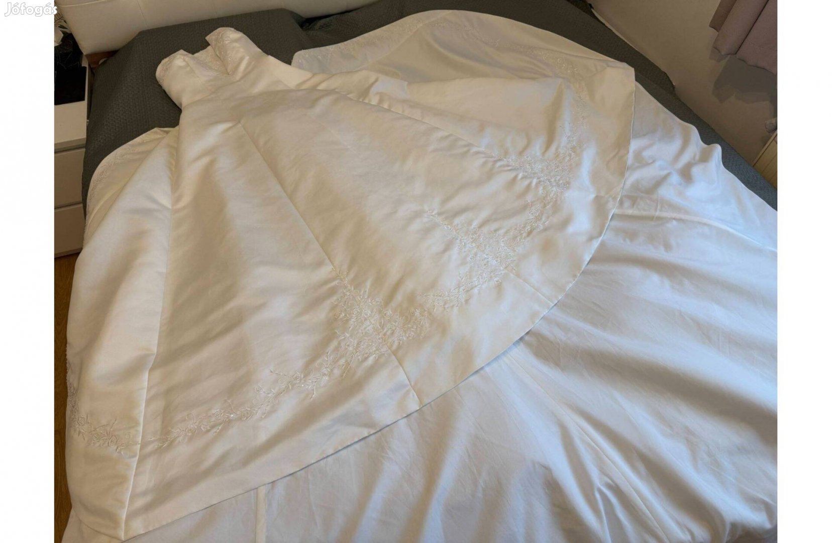 Menyasszony ruha ajándék fátyollal