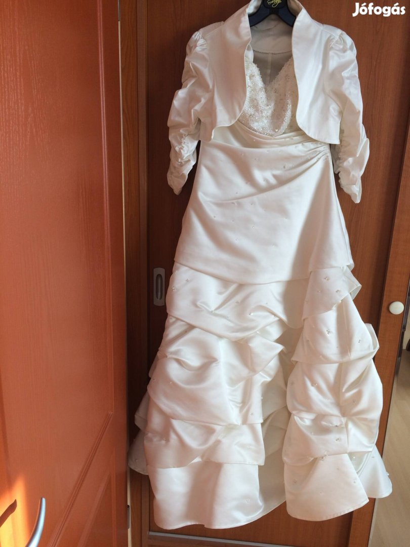Menyasszonyi, szalagavató ruha