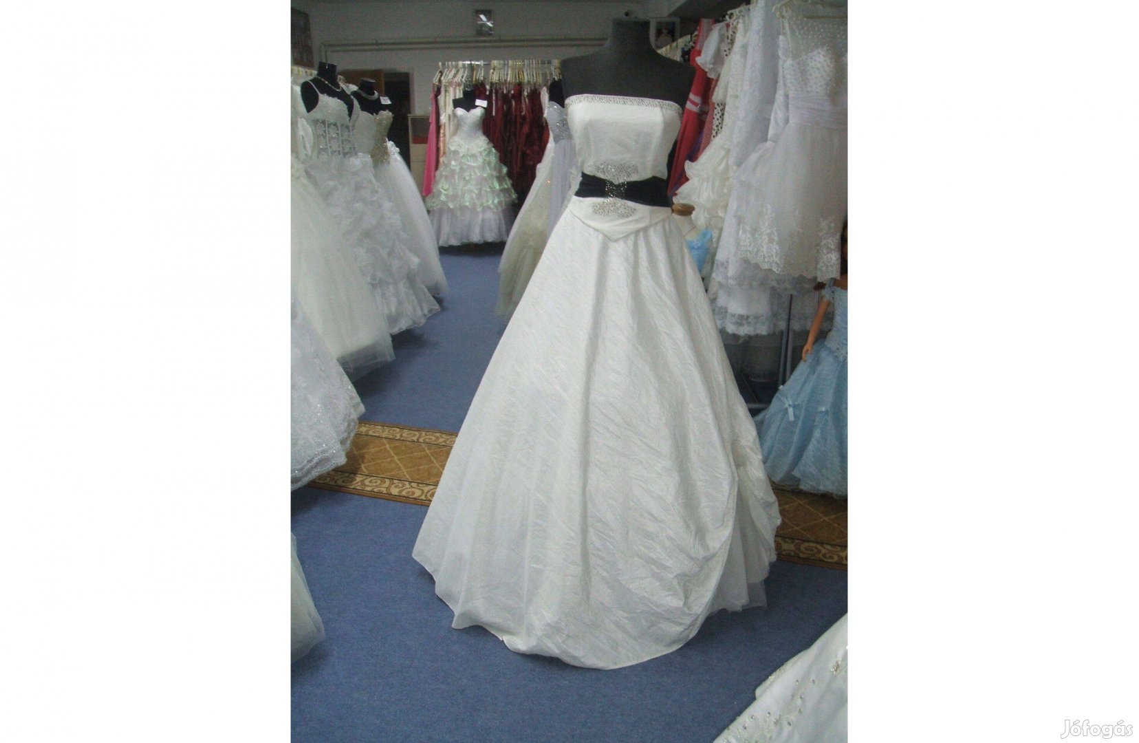 Menyasszonyi, szalagavatós ruha, két részes