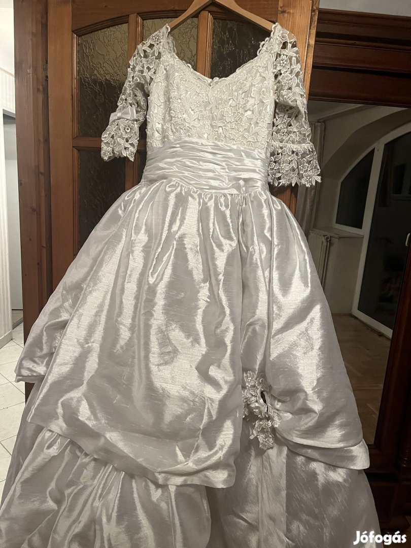 Menyasszonyi ruha