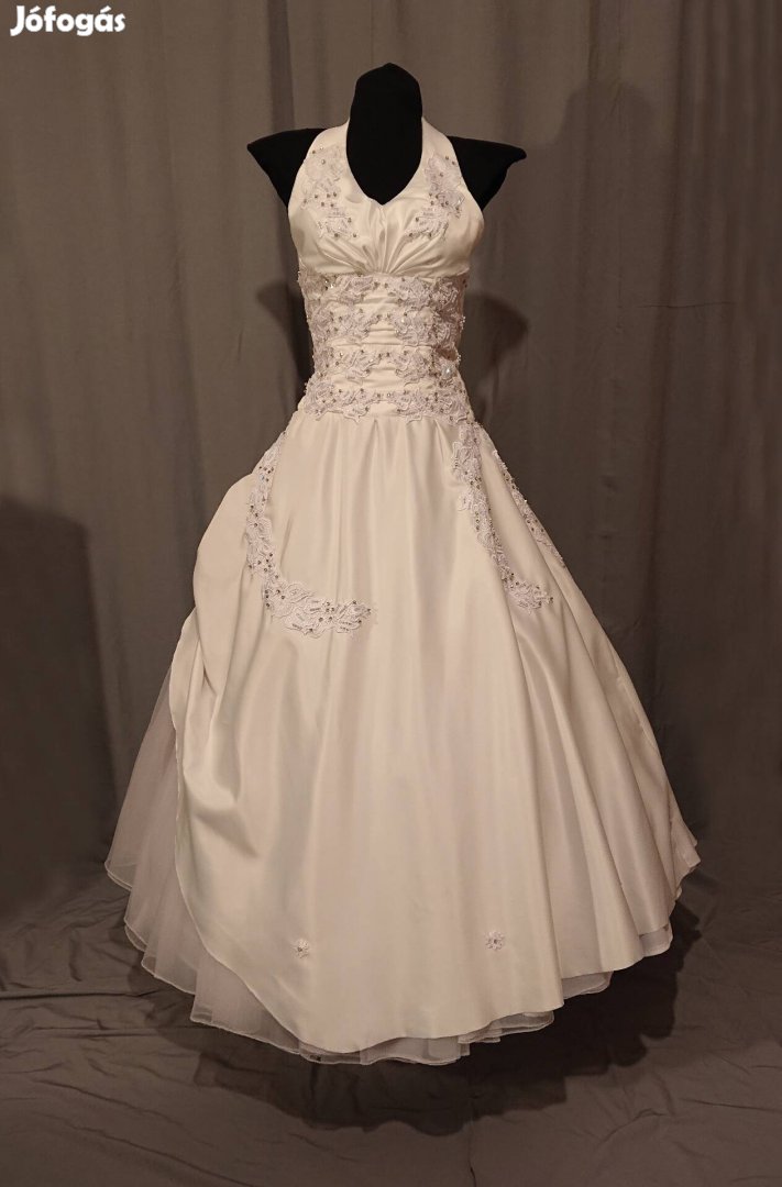 Menyasszonyi ruha krém színű 