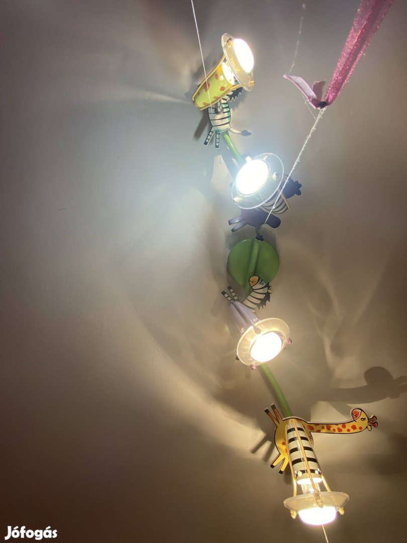 Menyezeti lámpa állatfigurás gyerekszobába