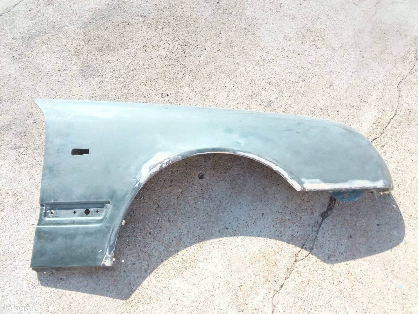 Mercedes210 első sárvédő