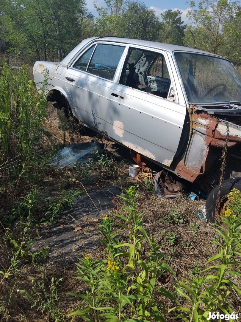 Mercedes 123 tip. Elsőfútómű 300 d hez elsőrúgók Stb 