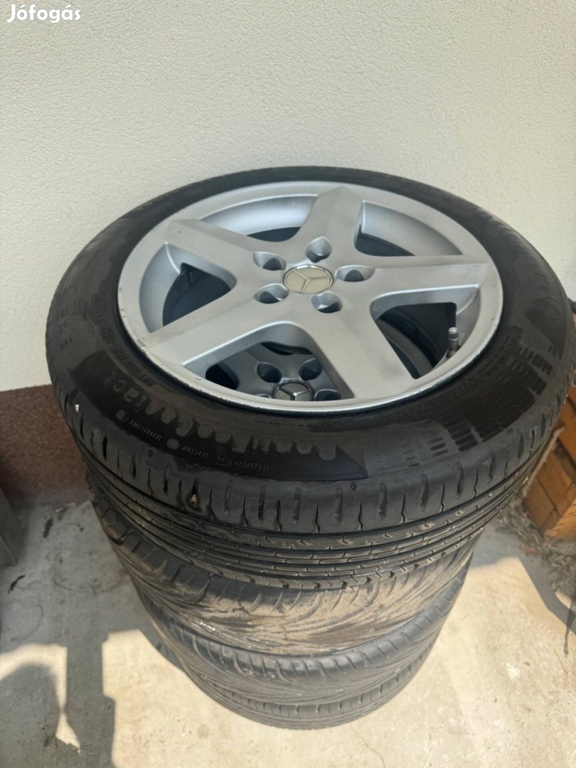 Mercedes 124 -es nyari kerek garnitúra