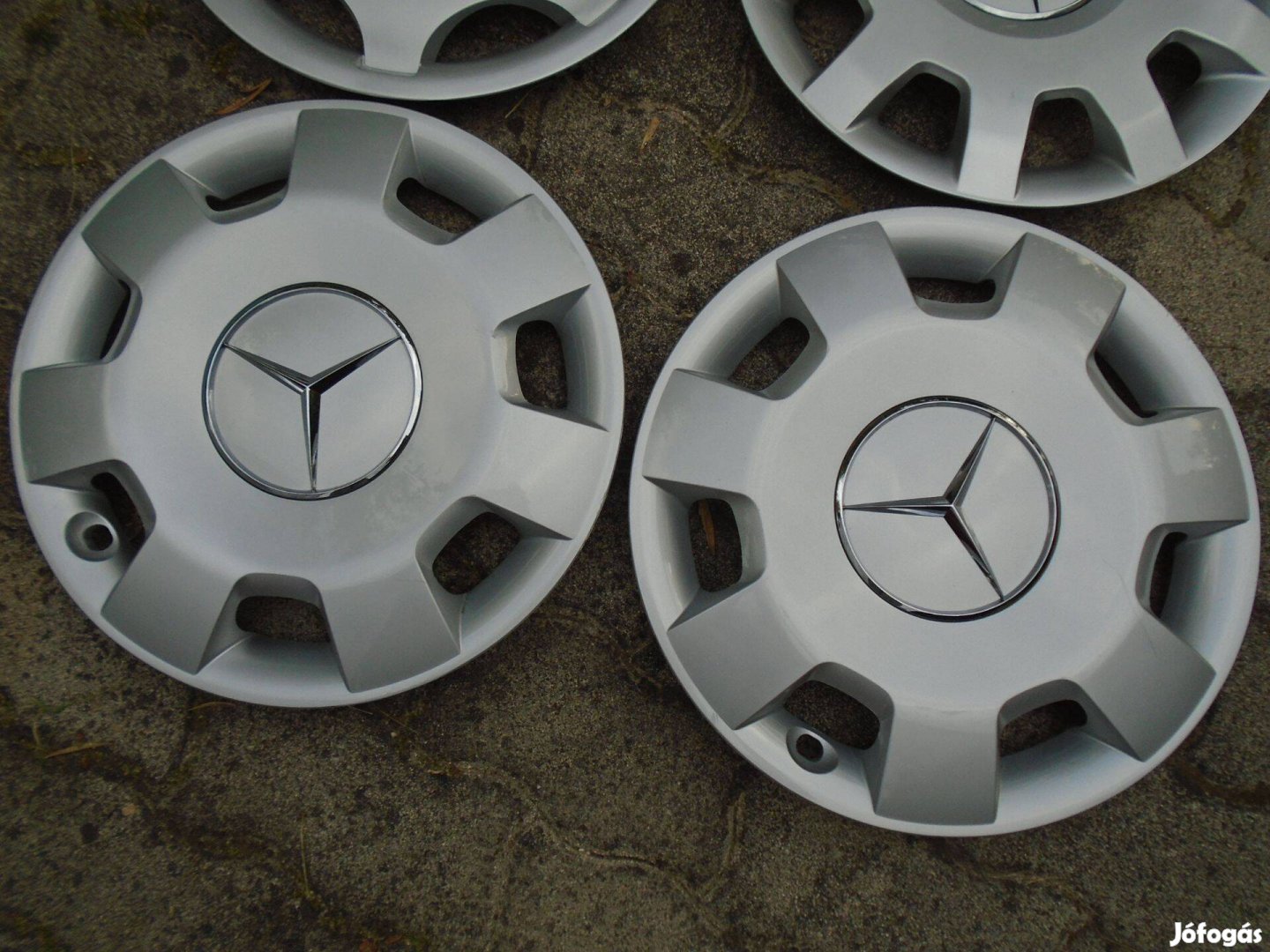 Mercedes 15" gyári dísztárcsa 2 db eladó