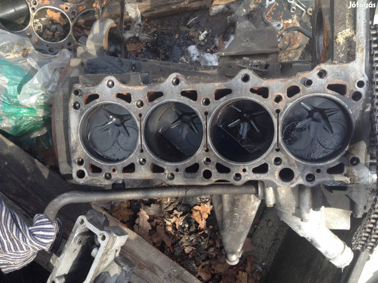 Mercedes 190 - 124 tip 200 d Motor Fűzöttblokk Stb