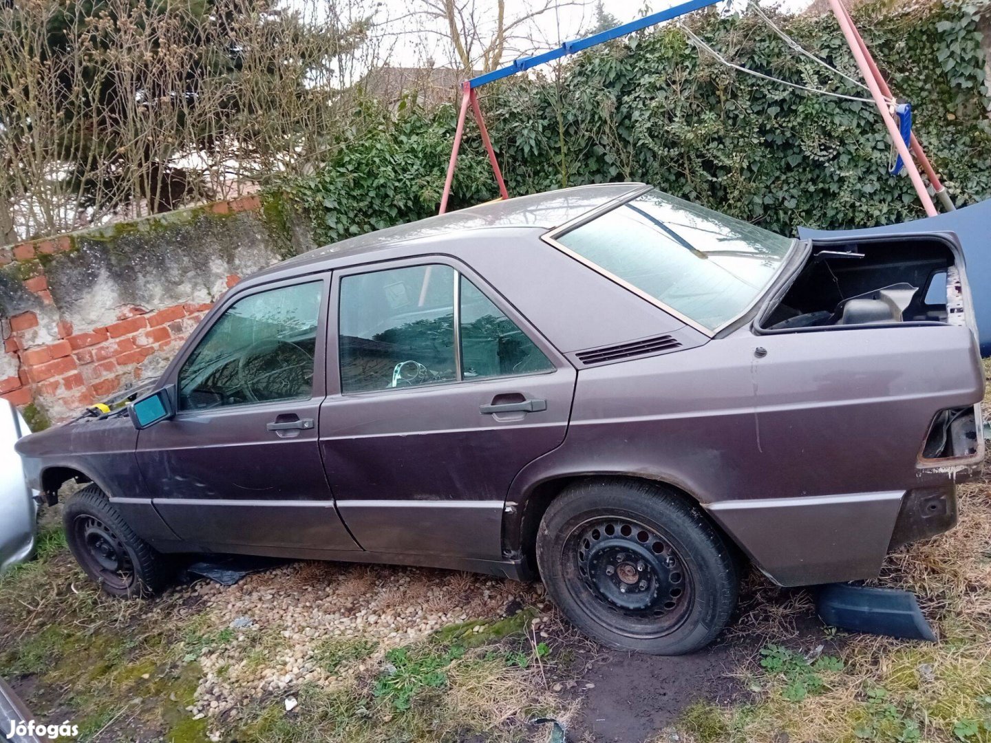 Mercedes 190 megmaradt alkatrészek