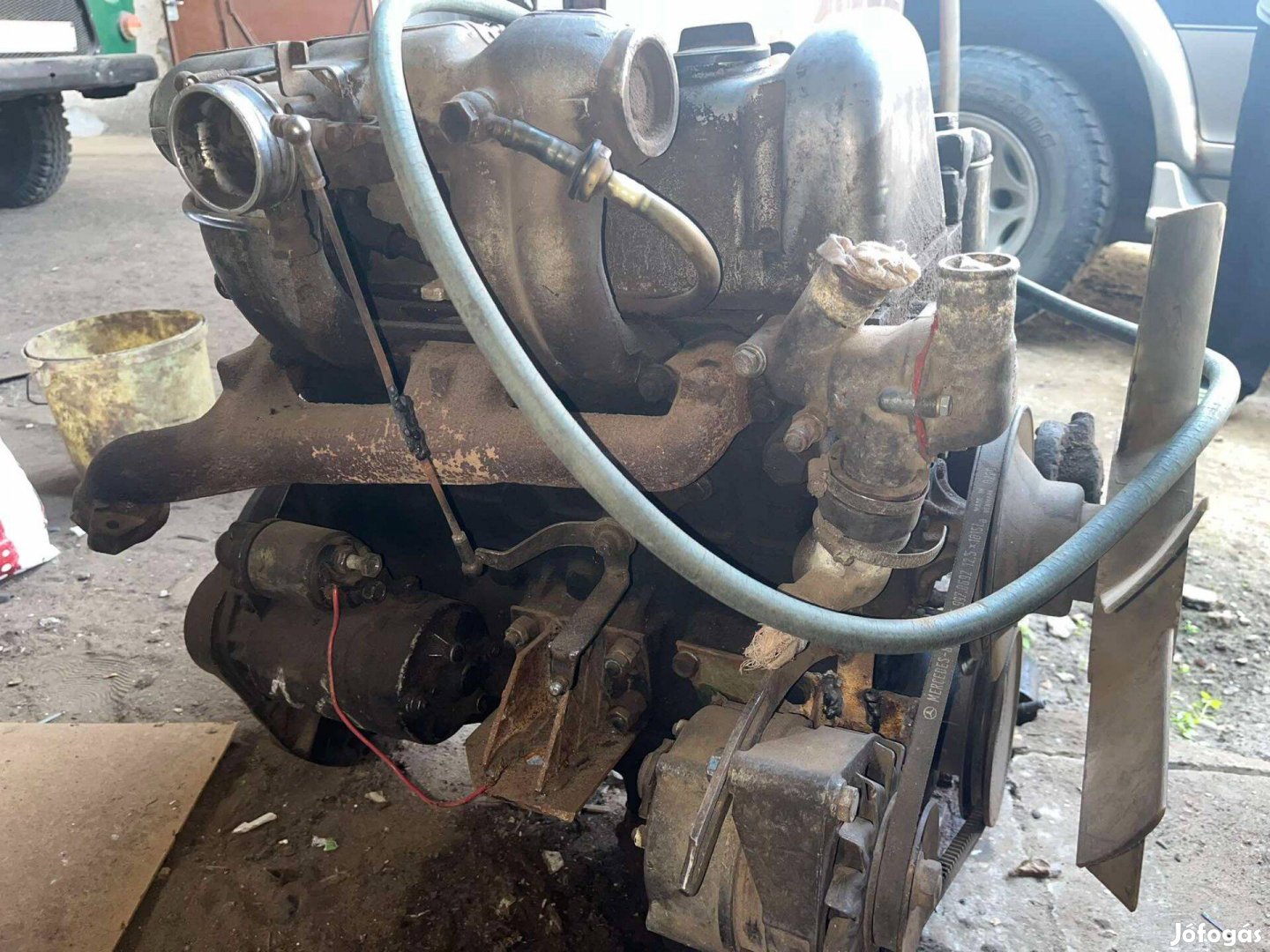 Mercedes 2.4-es motor eladó
