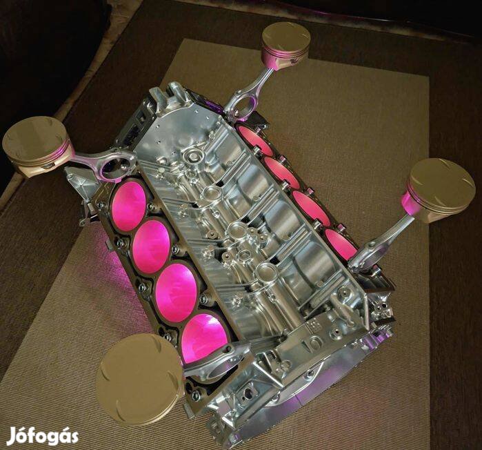 Mercedes 5500 AMG V8 motorblokk asztal