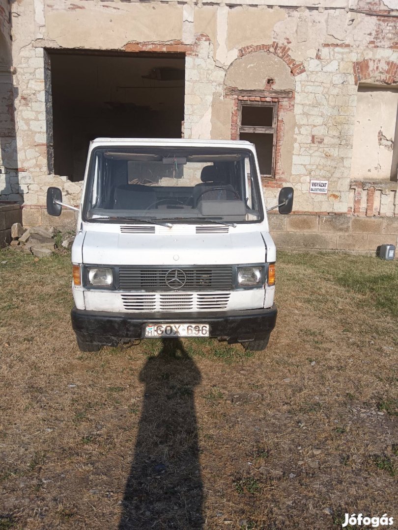 Mercedes 6fő+plató 