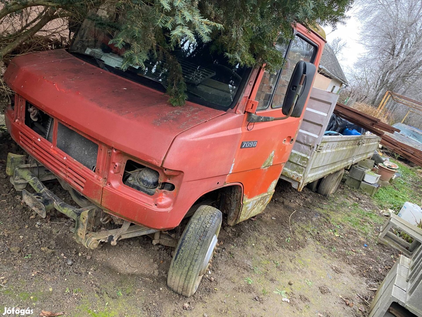 Mercedes 709D teherautó