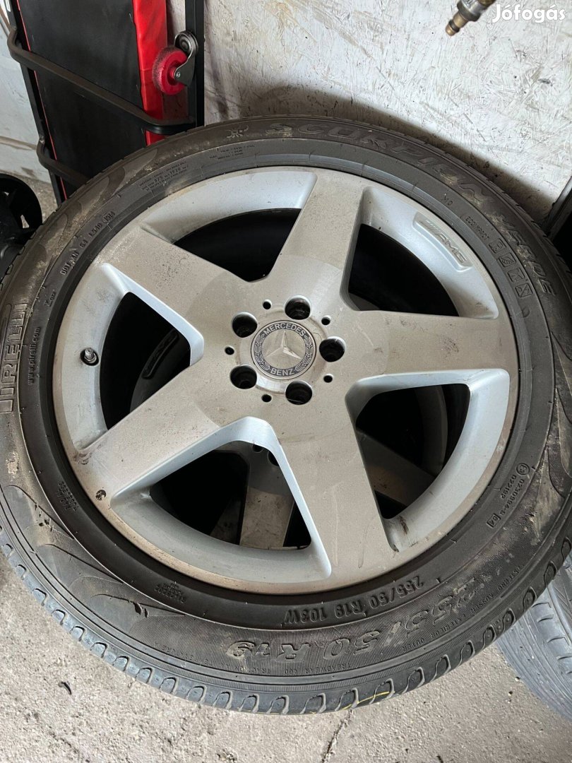 Mercedes AMG 19es alufelnik 255/50 pirelli nyári gumival