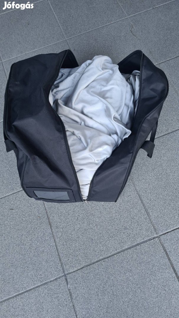 Mercedes AMG GT takaró ponyva ezüst színű .