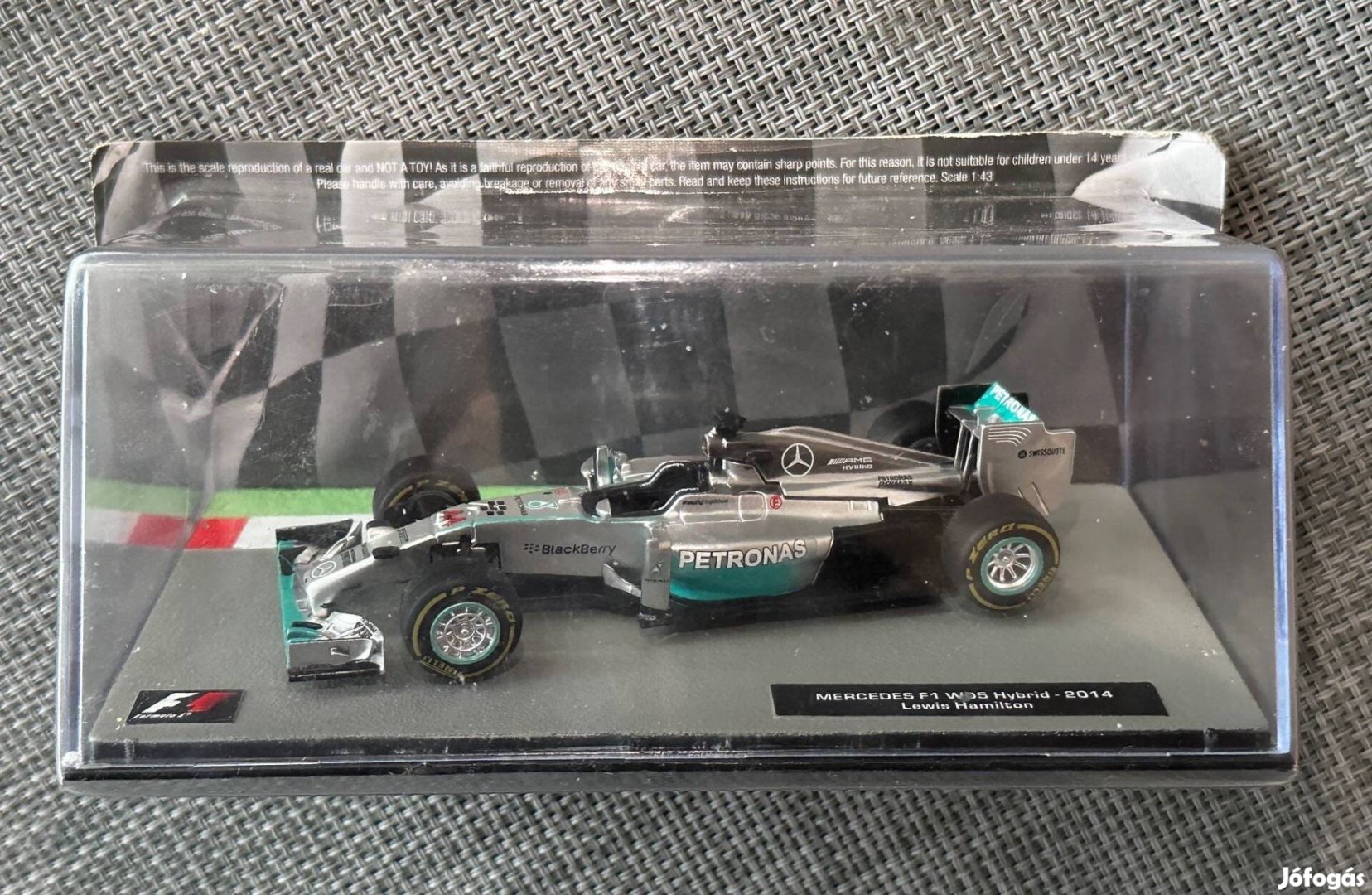 Mercedes AMG Petronas F1 modell autó 1:43