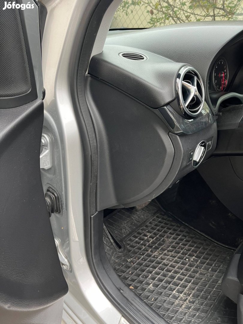 Mercedes A B C CLA osztály 2013 - 2019 W246 műszerfal