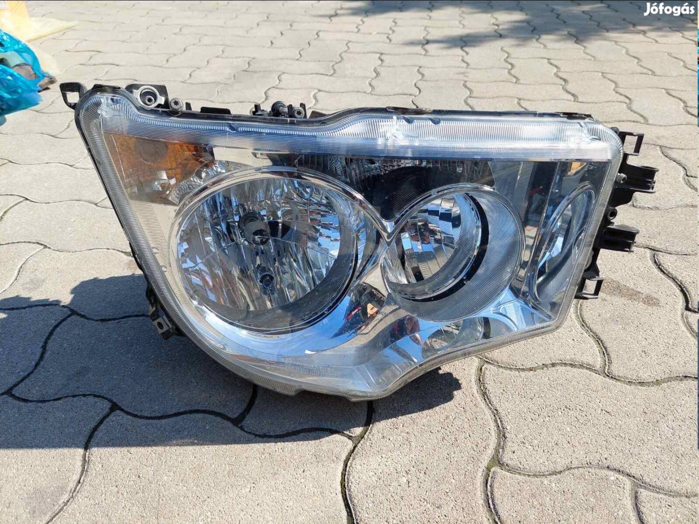 Mercedes Arocs Antos jobb fényszóró eladó. Cikkszám:9608202339