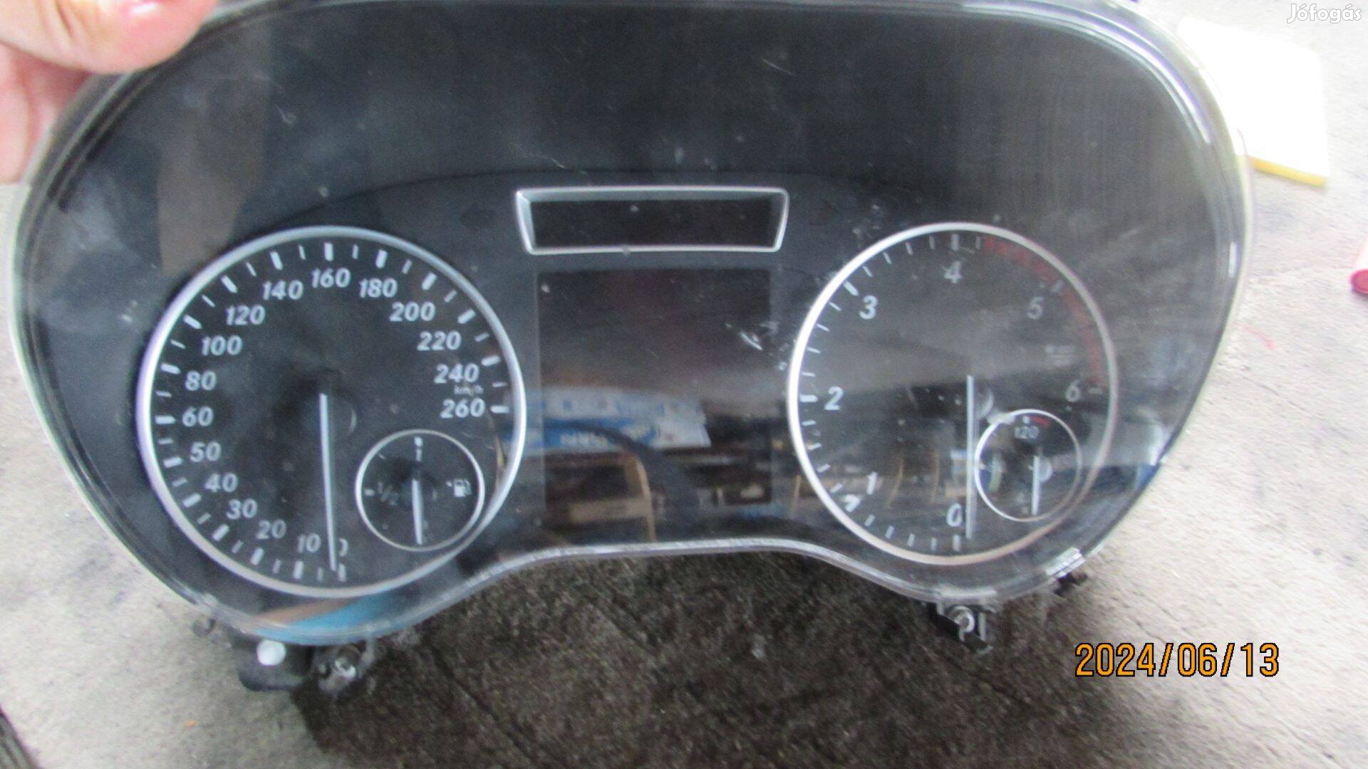 Mercedes B W246 2012 - óracsoport A2469002007