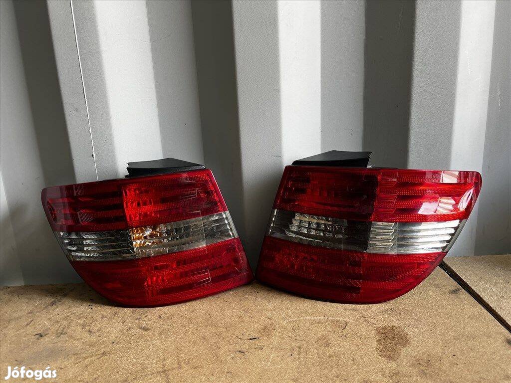 Mercedes B-osztály W245 bal hátsó lámpa a1698202564