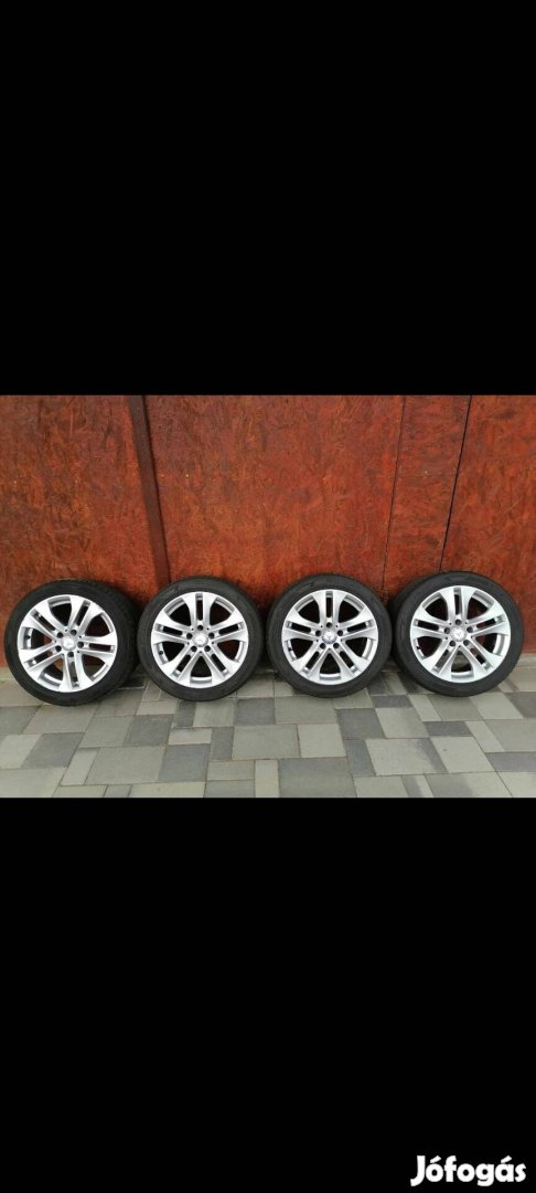 Mercedes-Benz 17" felni újszerű nyárigumival