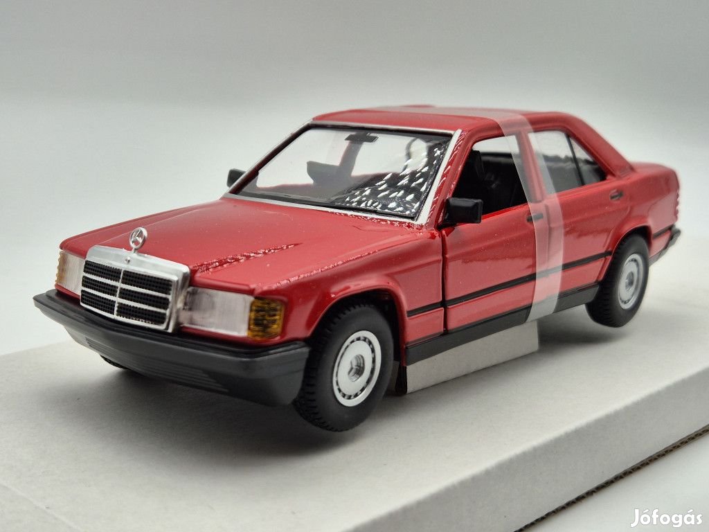 Mercedes Benz 190E (1984) - piros -  Bburago - 1:24