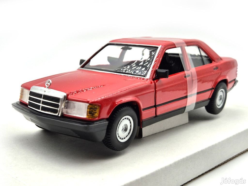 Mercedes Benz 190E (1984) - piros -  Bburago - 1:24