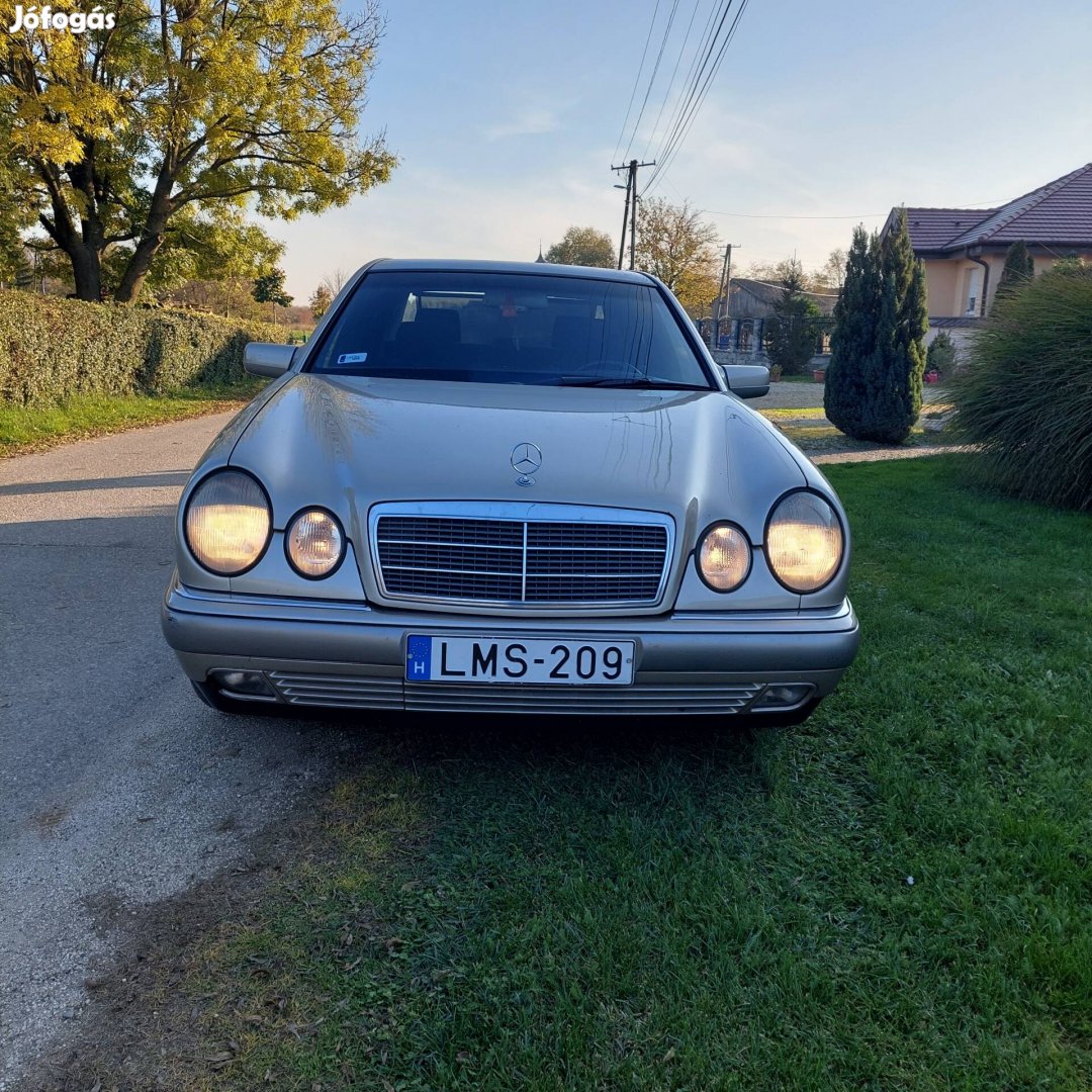 Mercedes Benz 210 E220D