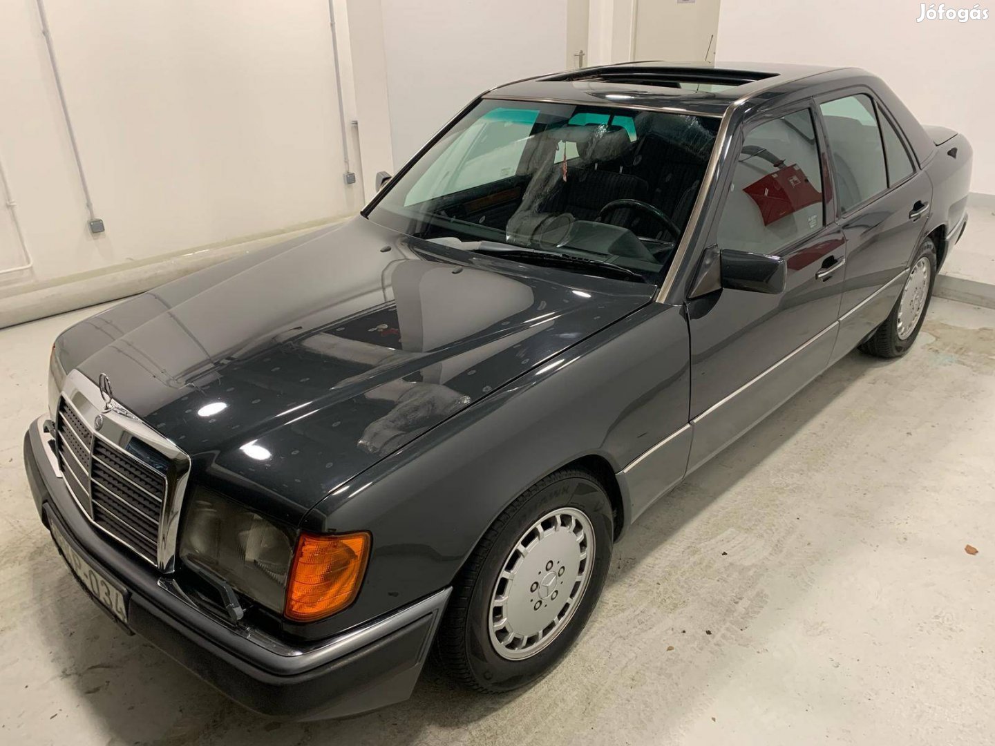 Mercedes-Benz 250 D Turbo Gyári Hibátlan Állapot