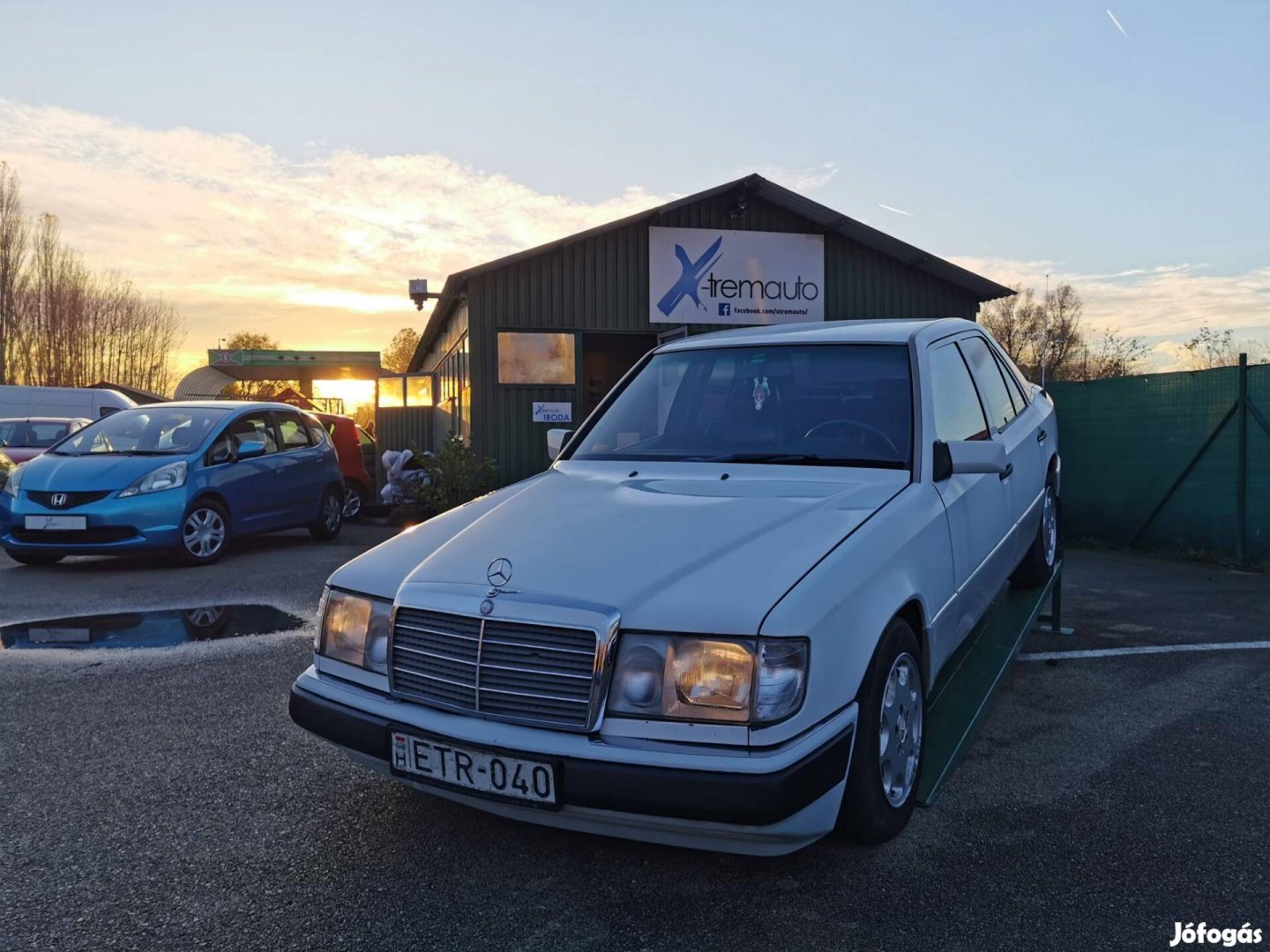 Mercedes-Benz 300 E Időutazó! Friss műszakival!