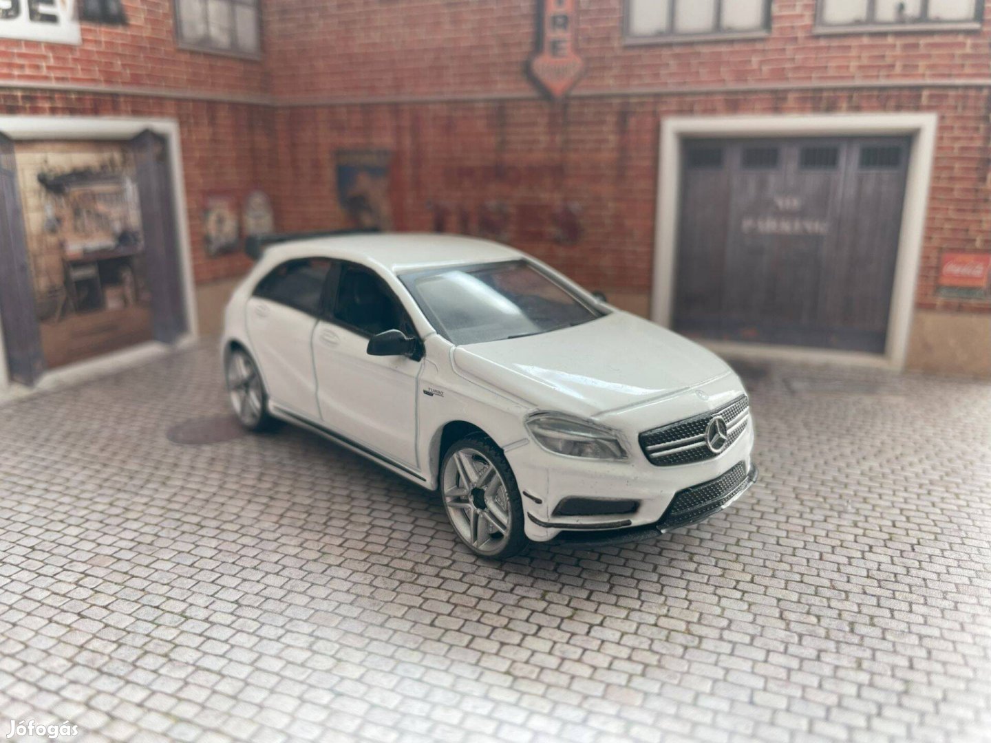 Mercedes-Benz A45 AMG modell autó - Motormax 1:43 méret