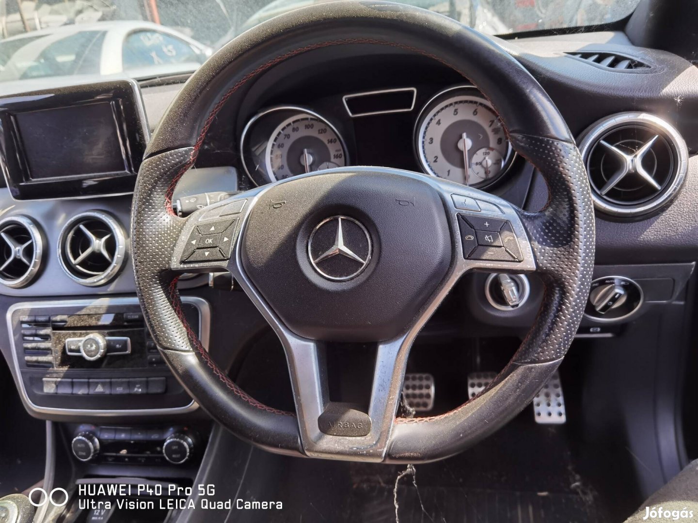 Mercedes Benz AMG piros varrásos kormány
