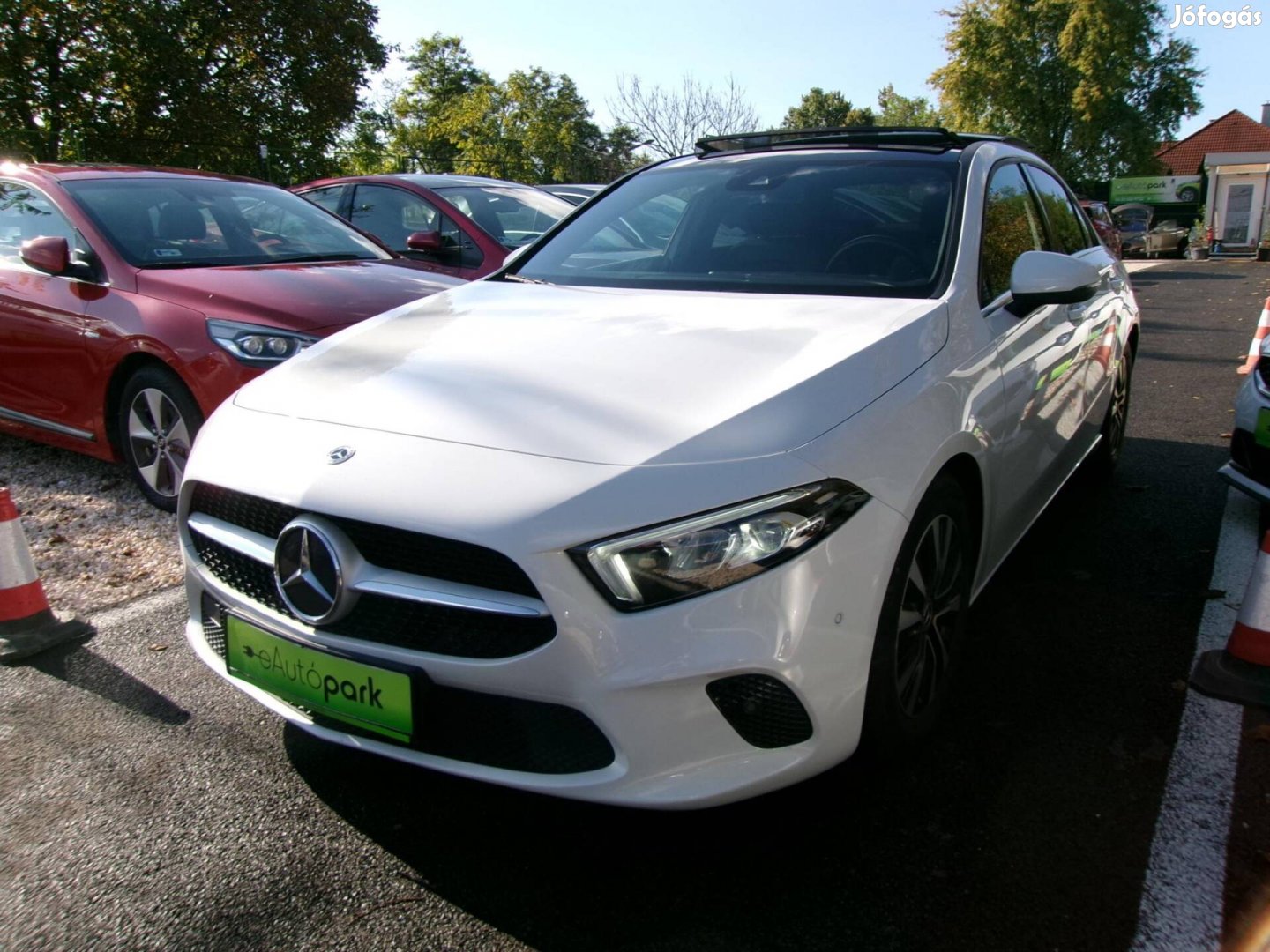 Mercedes-Benz A 180 d 7G-DCT Limuzin LED+Pano+Ü...