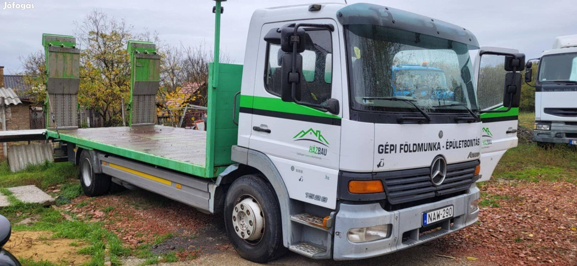 Mercedes Benz Atego 8,5 t teherbírás csukható feljáró